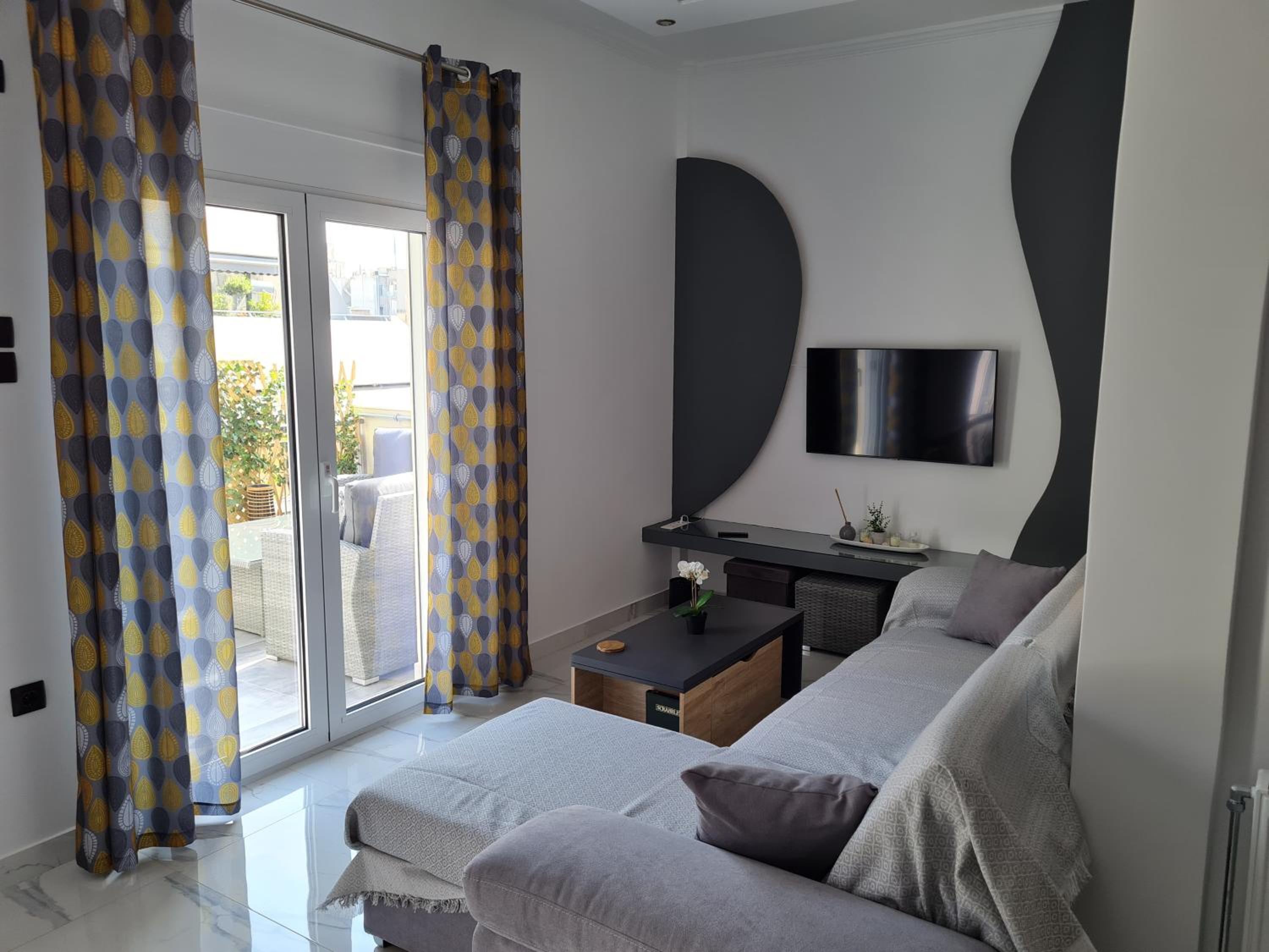Jenny's Dream Home -Acropolis Lux 2 Bedroom Apt, with Hot Tub, free Netflix, fast Wifi