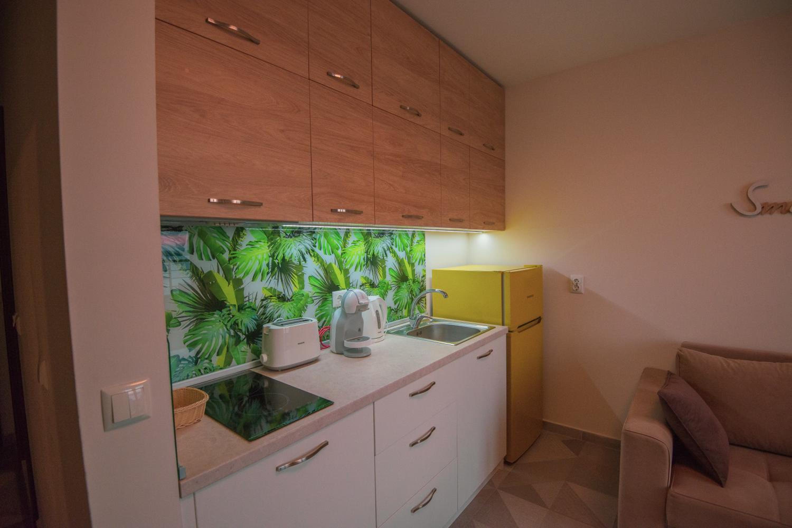 Romantic Getaway 1-BD Apartment with Sea View by Flat Mаnаger view 3
