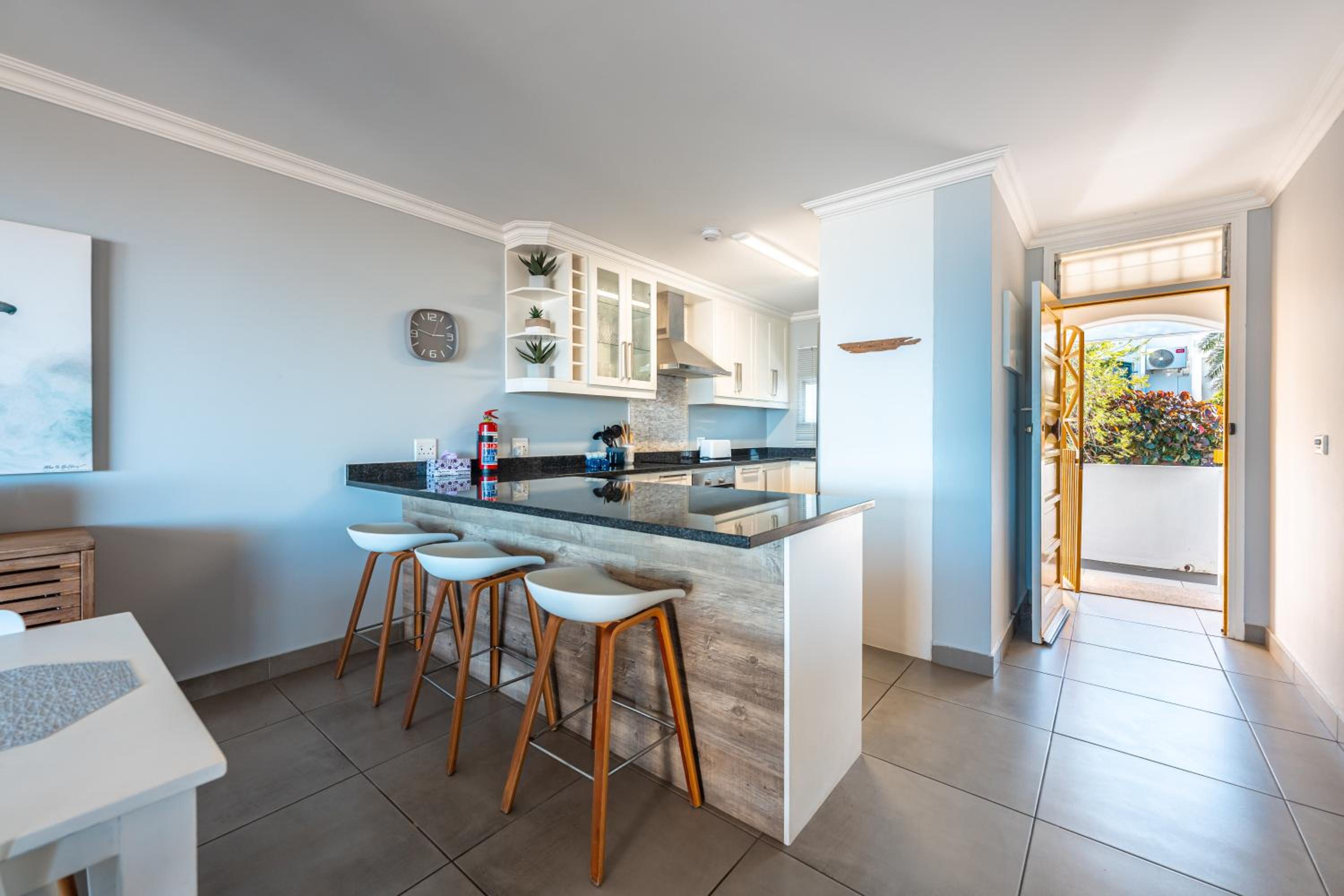 S3nsational Paros-Luxury steps away from the beach