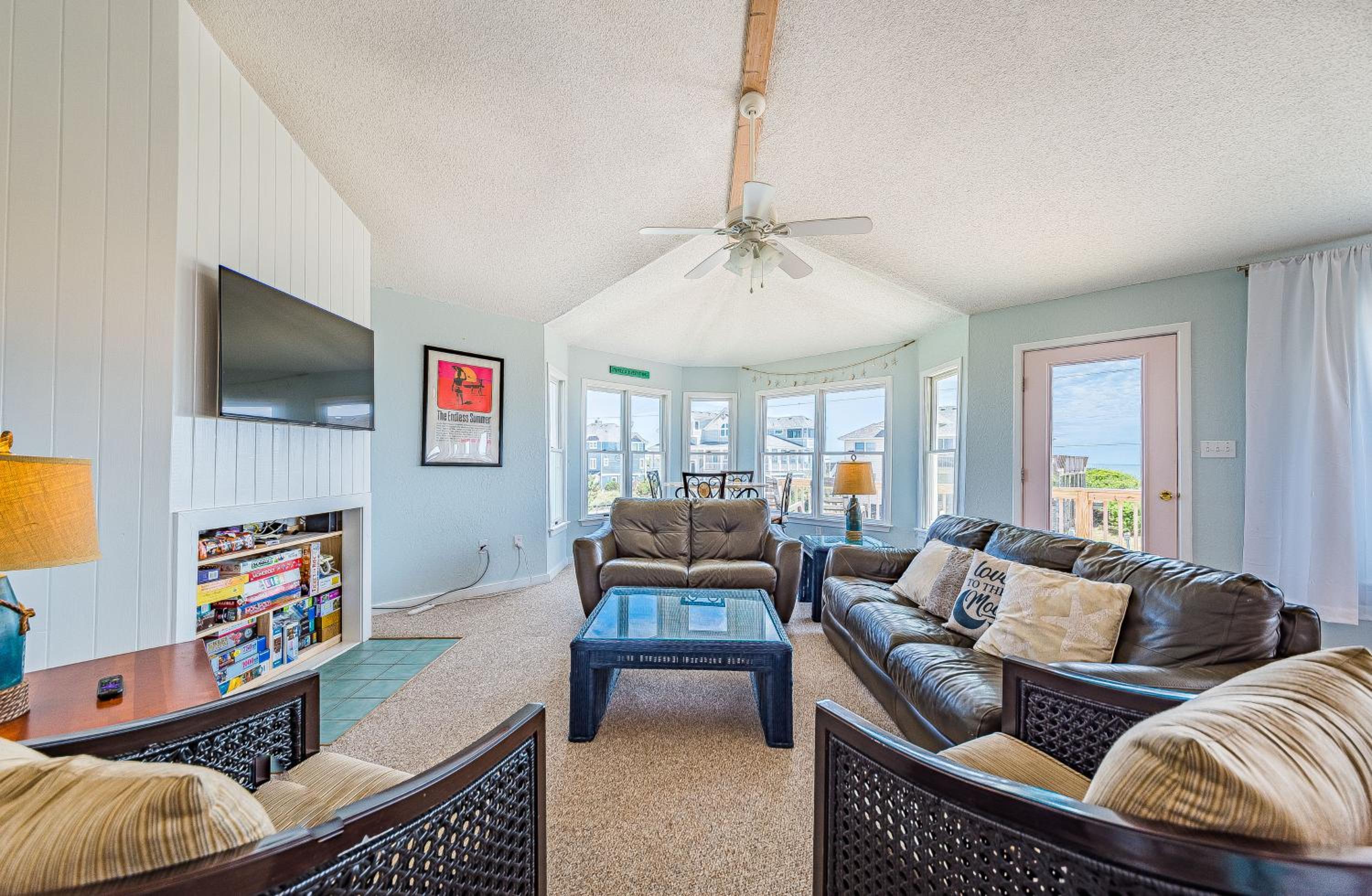 Oasis - Corolla, Ocean Sands, 20 Yards to Beach, Pool, Hot Tub, Pets OK