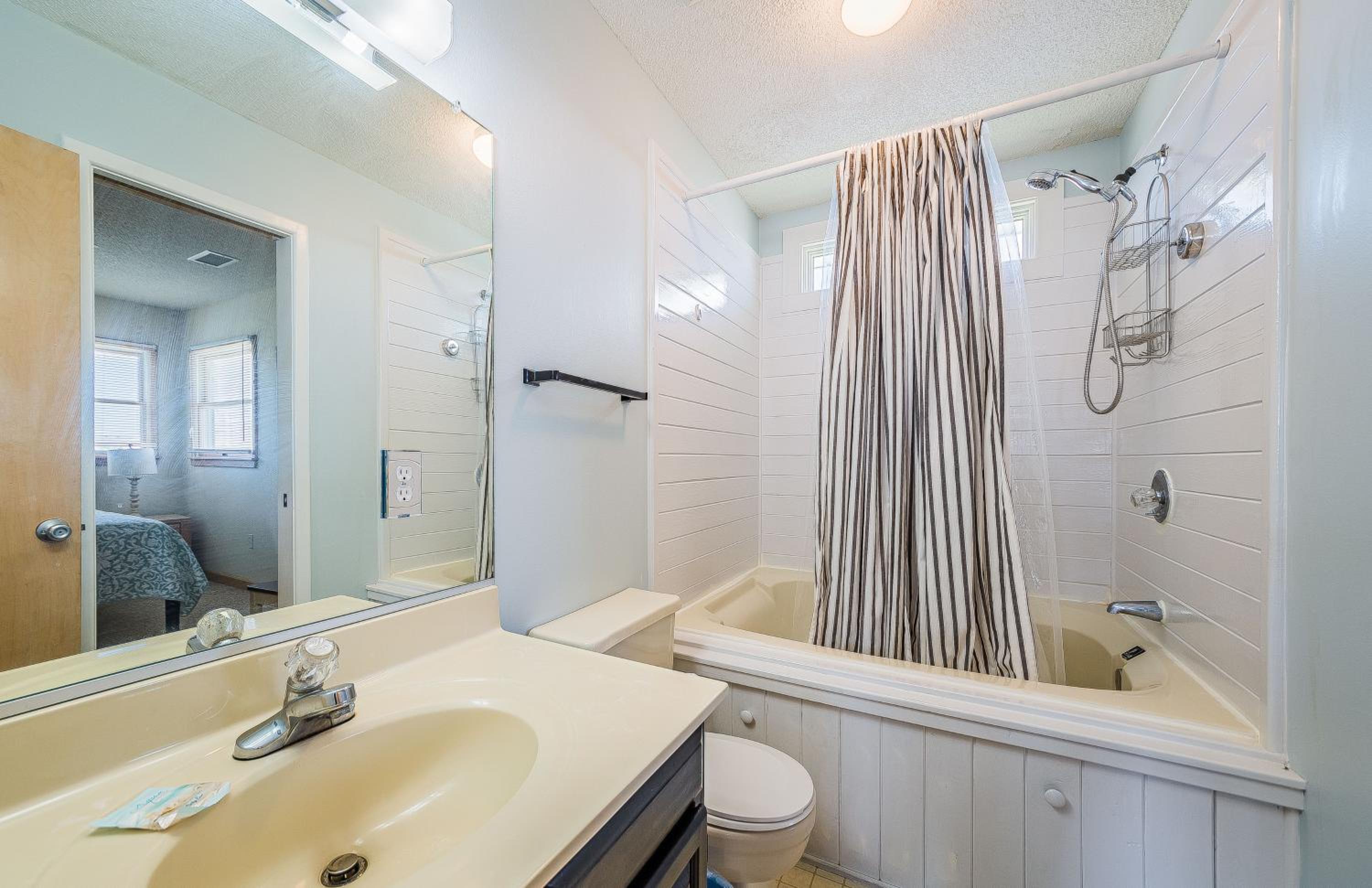 Oasis - Corolla, Ocean Sands, 20 Yards to Beach, Pool, Hot Tub, Pets OK