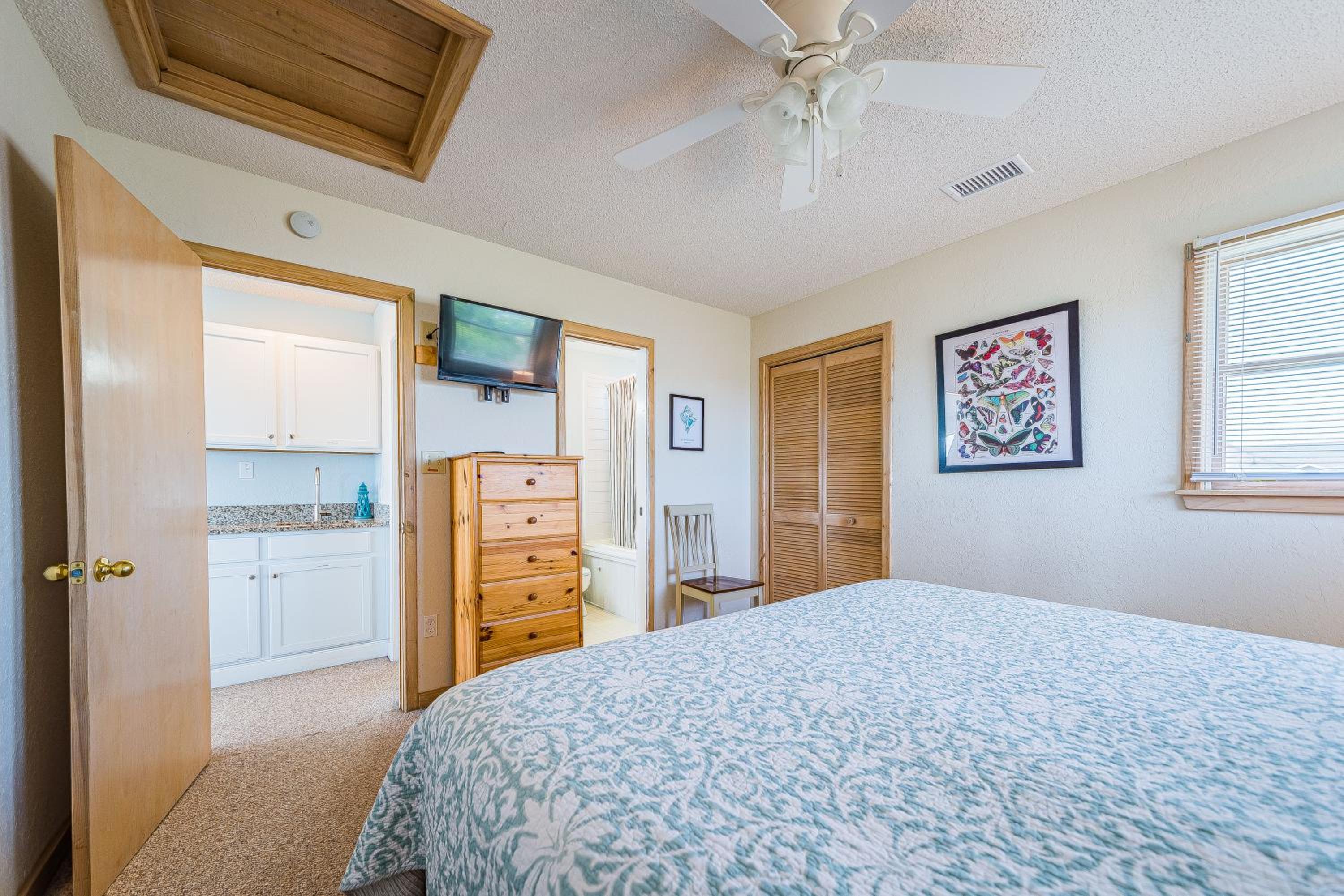 Oasis - Corolla, Ocean Sands, 20 Yards to Beach, Pool, Hot Tub, Pets OK