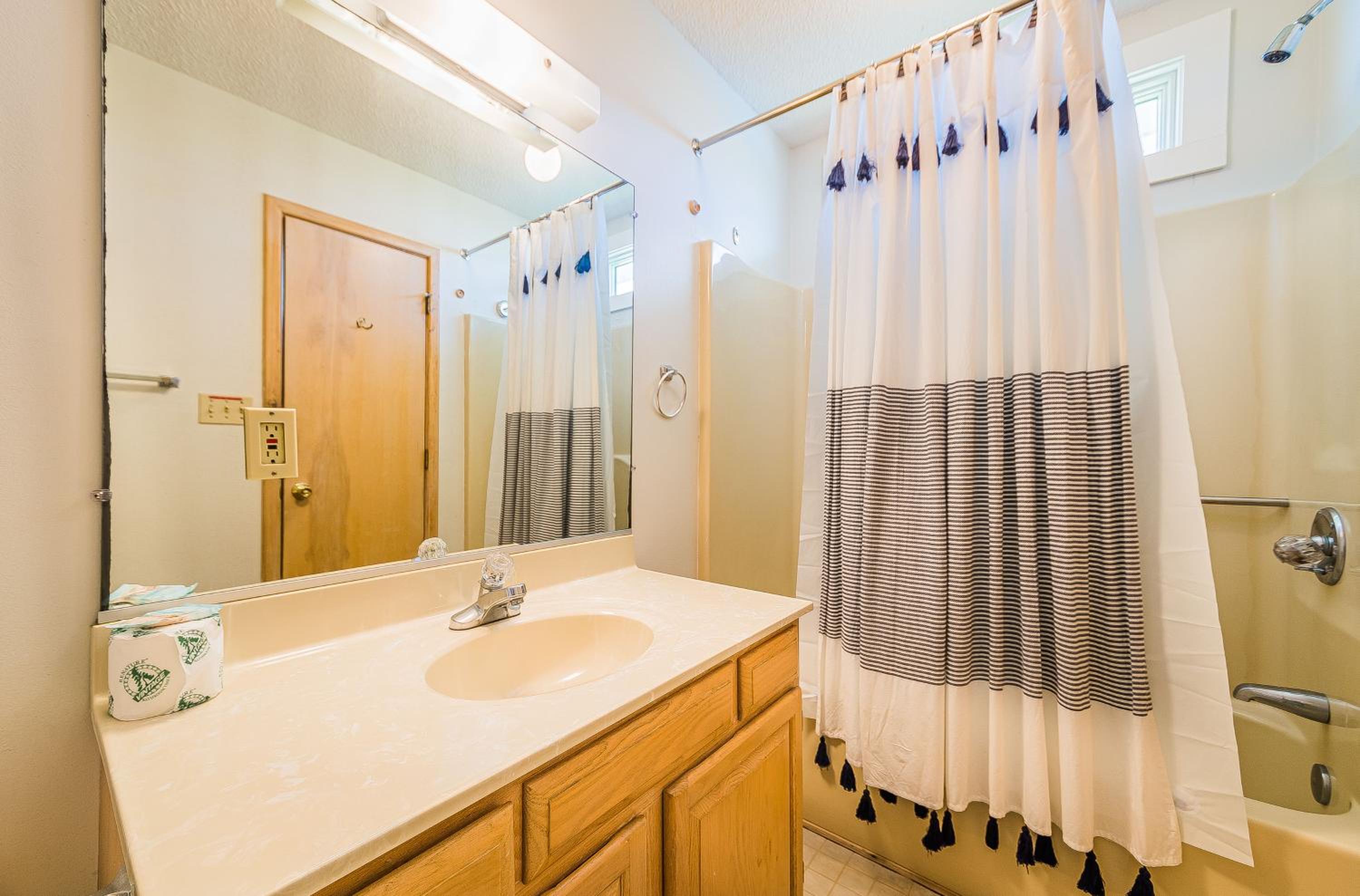 Oasis - Corolla, Ocean Sands, 20 Yards to Beach, Pool, Hot Tub, Pets OK