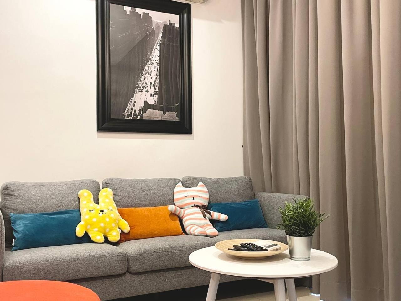 Arcoris Mont Kiara 1 to 5 pax Designer Netflix Chill Balcony photo 1