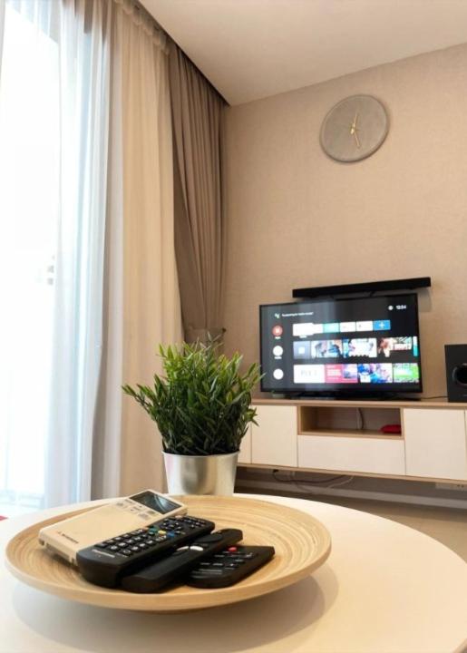 Arcoris Mont Kiara 1 to 5 pax Designer Netflix Chill Balcony photo 5