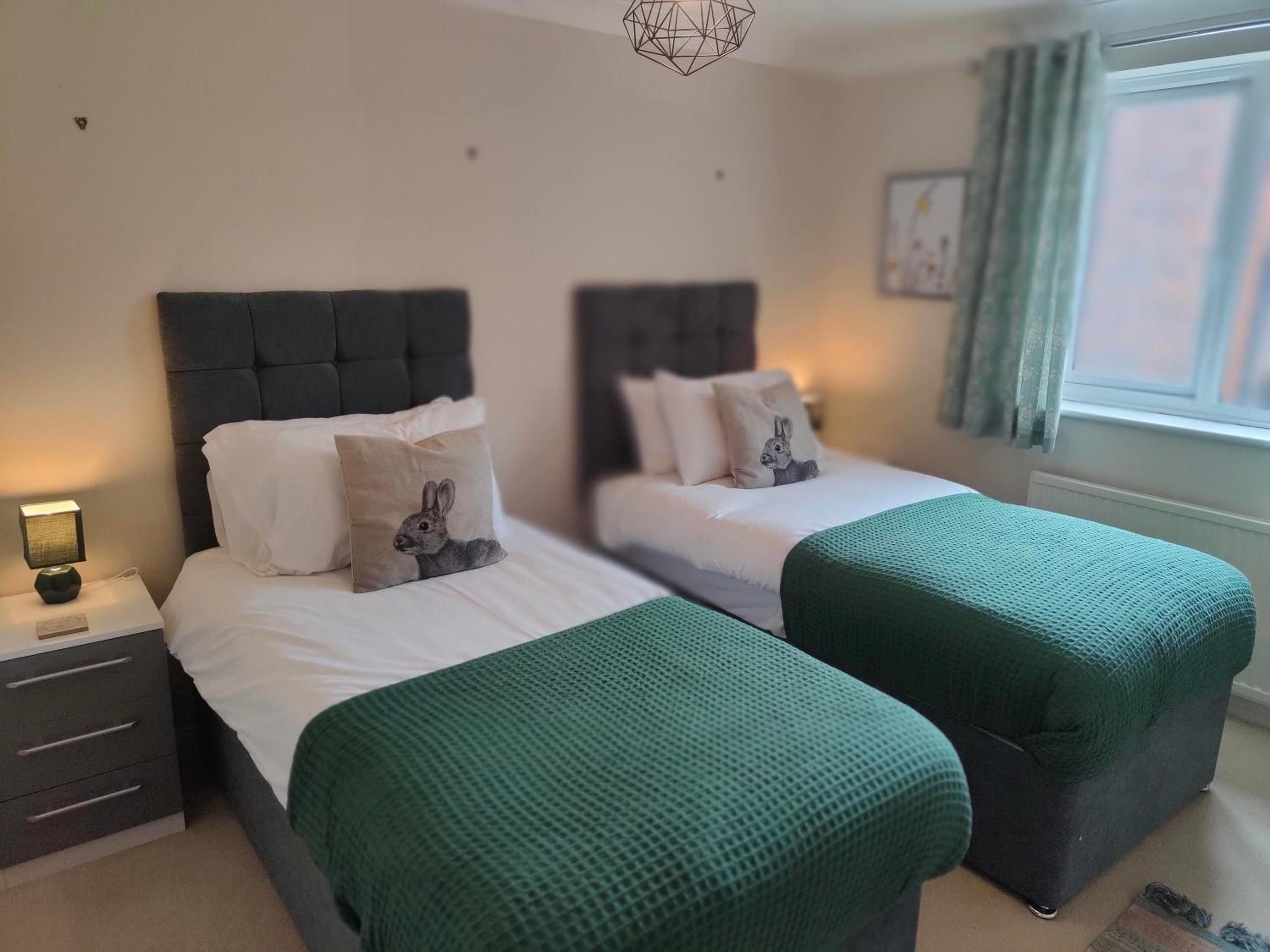 Frankland - Emsworth Harbour 3 Bedroom House view 3