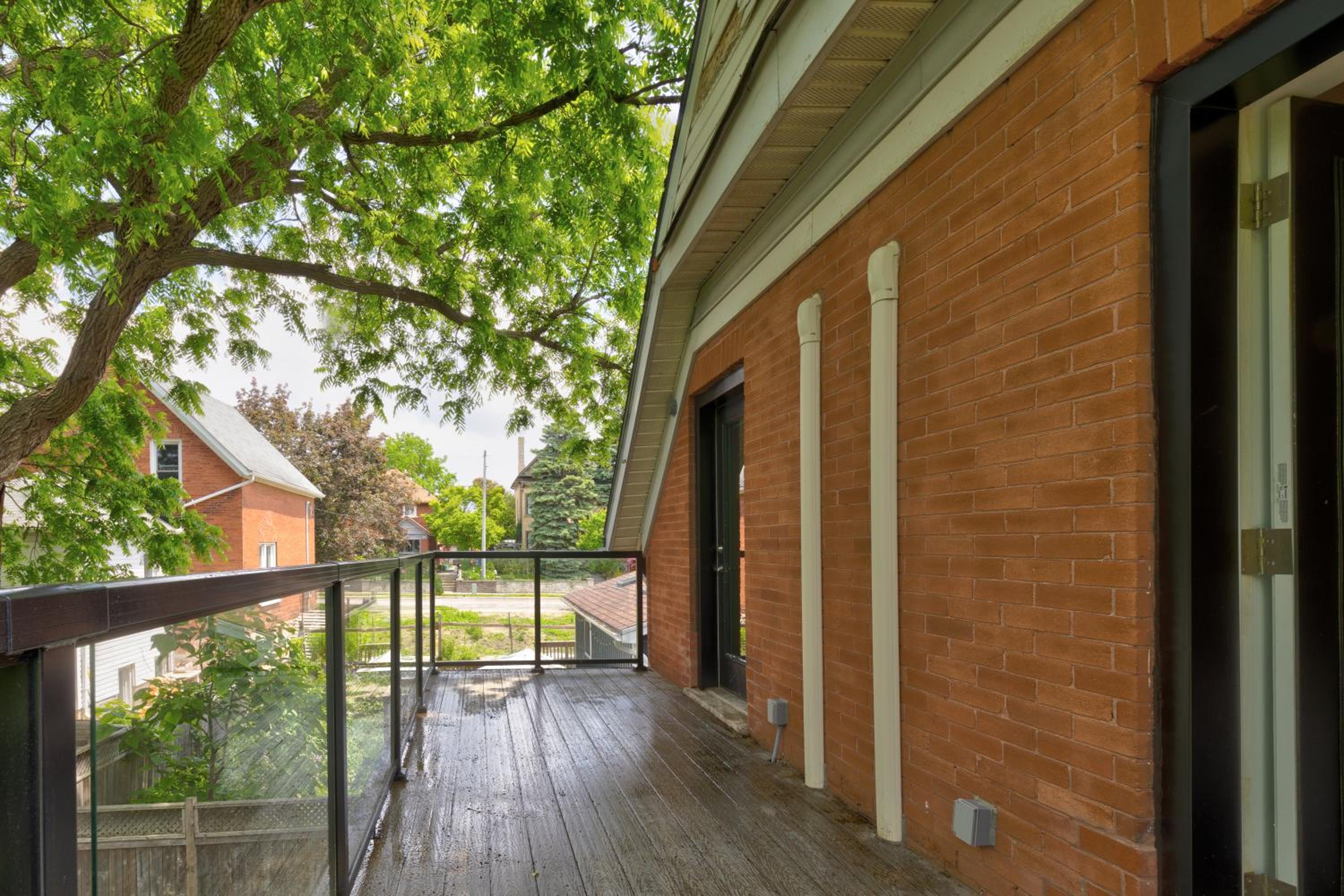 Kitchener Vacations - ENTIRE 1 BEDROOM APARTMENT ACROSS FROM GOOGLE - br5 - Property Image 15