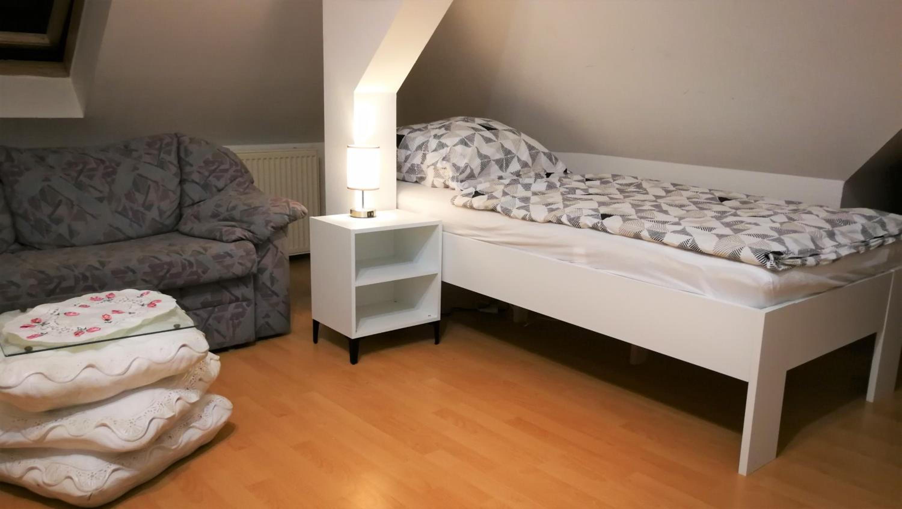 Attic Oelsnitz am Hegebach mit Netflix und Parkplatz Self Check-in - Property Image 16