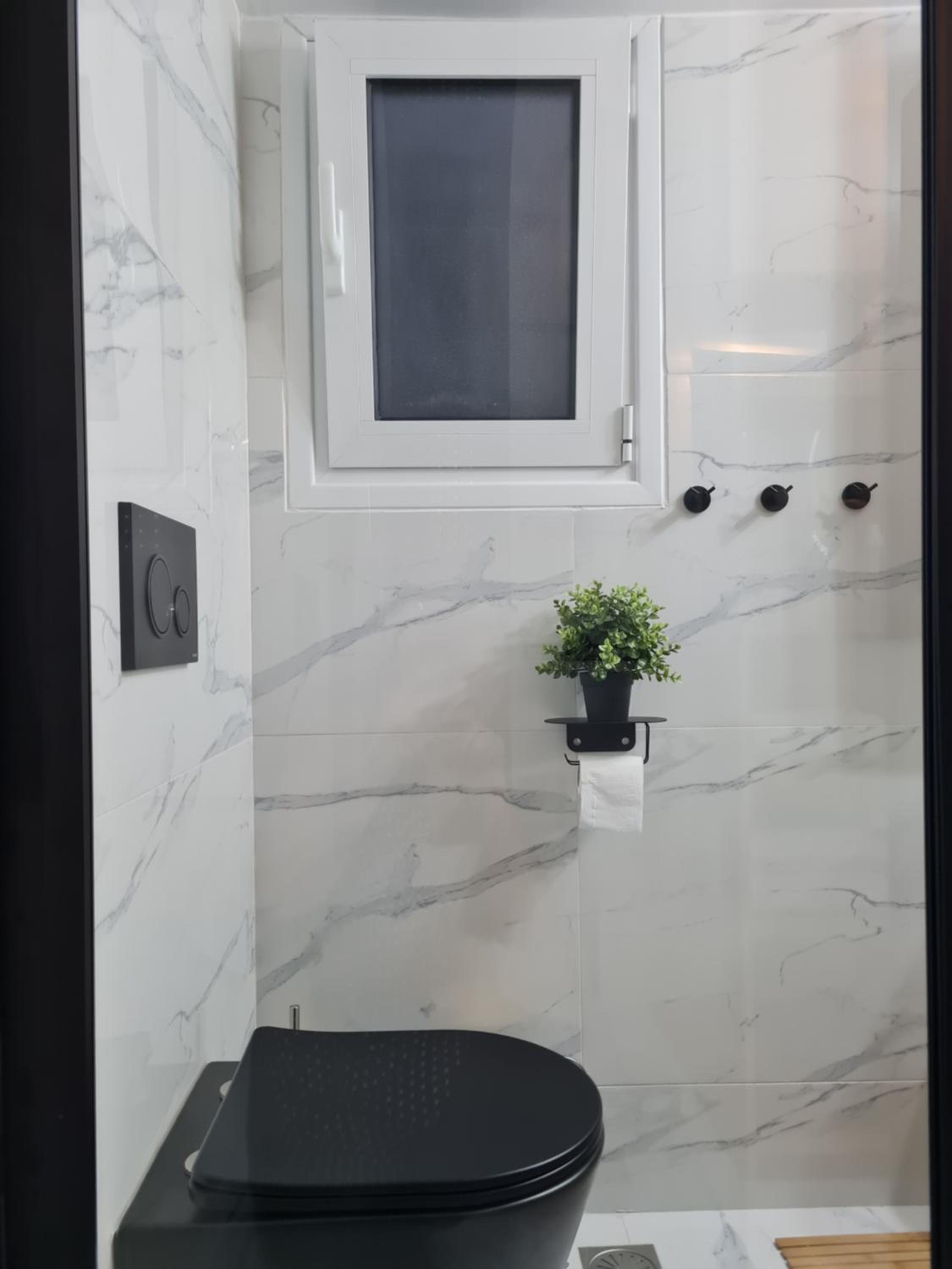 Jenny's Dream Home -Acropolis Lux 2 Bedroom Apt, with Hot Tub, free Netflix, fast Wifi