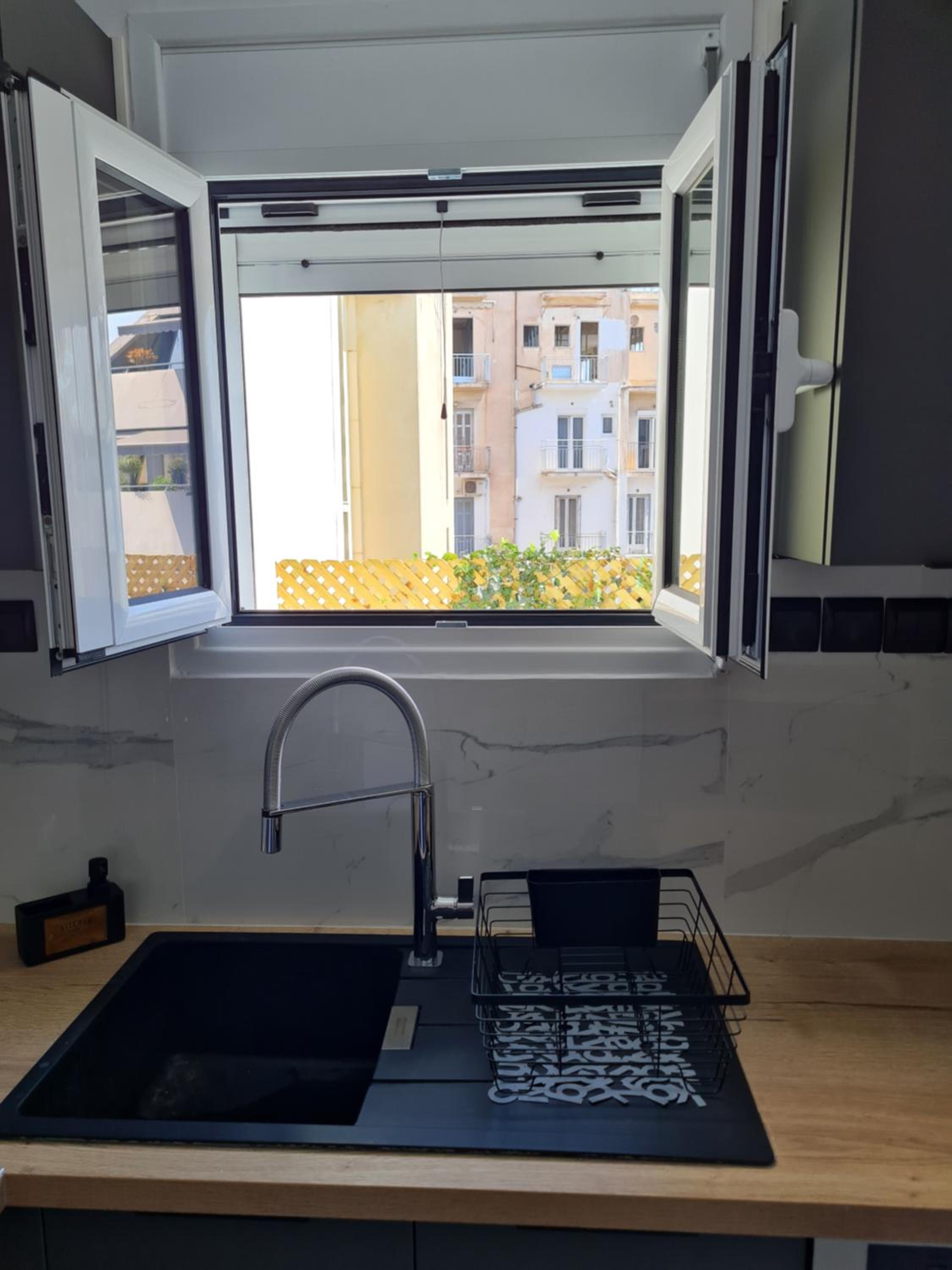 Jenny's Dream Home -Acropolis Lux 2 Bedroom Apt, with Hot Tub, free Netflix, fast Wifi