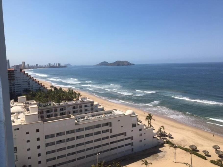 Beautiful 3 bedroom, fully furnished, on the beach view 2