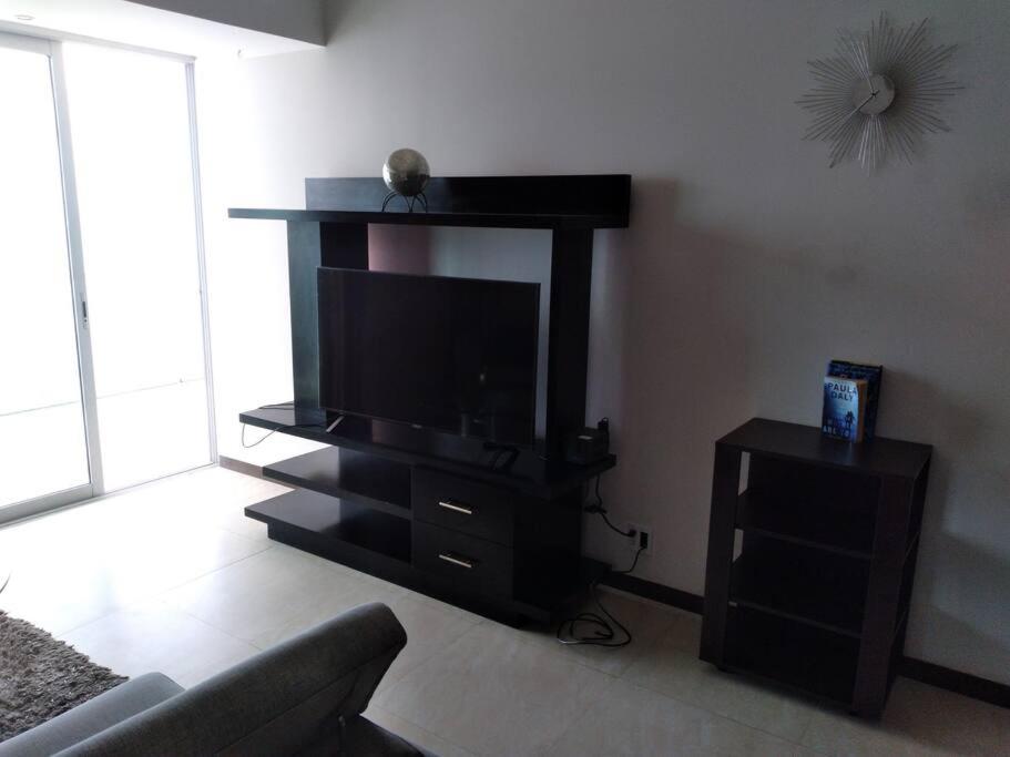 Beautiful 3 bedroom, fully furnished, on the beach view 3