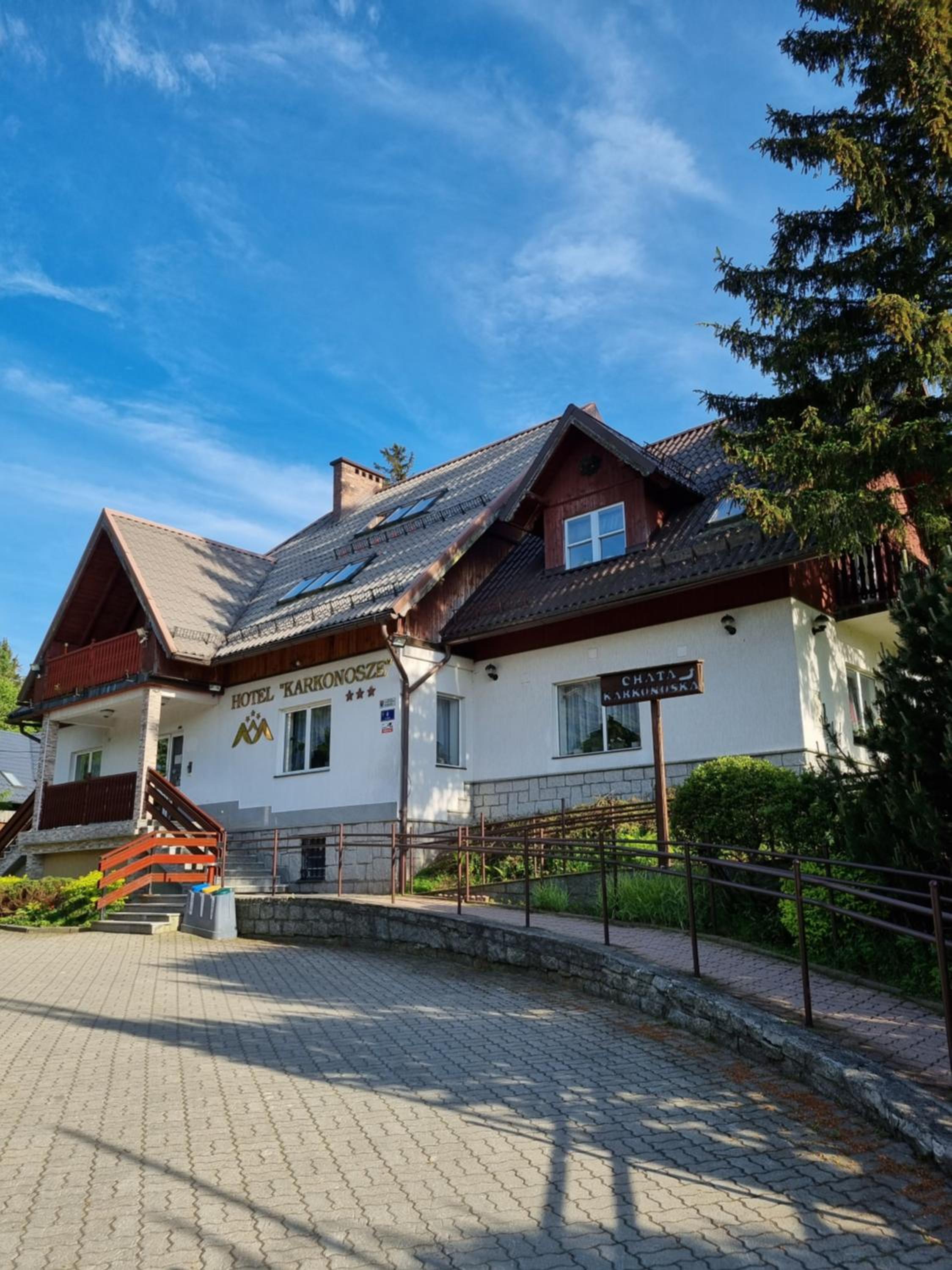 Hotel Karkonosze - Image 1
