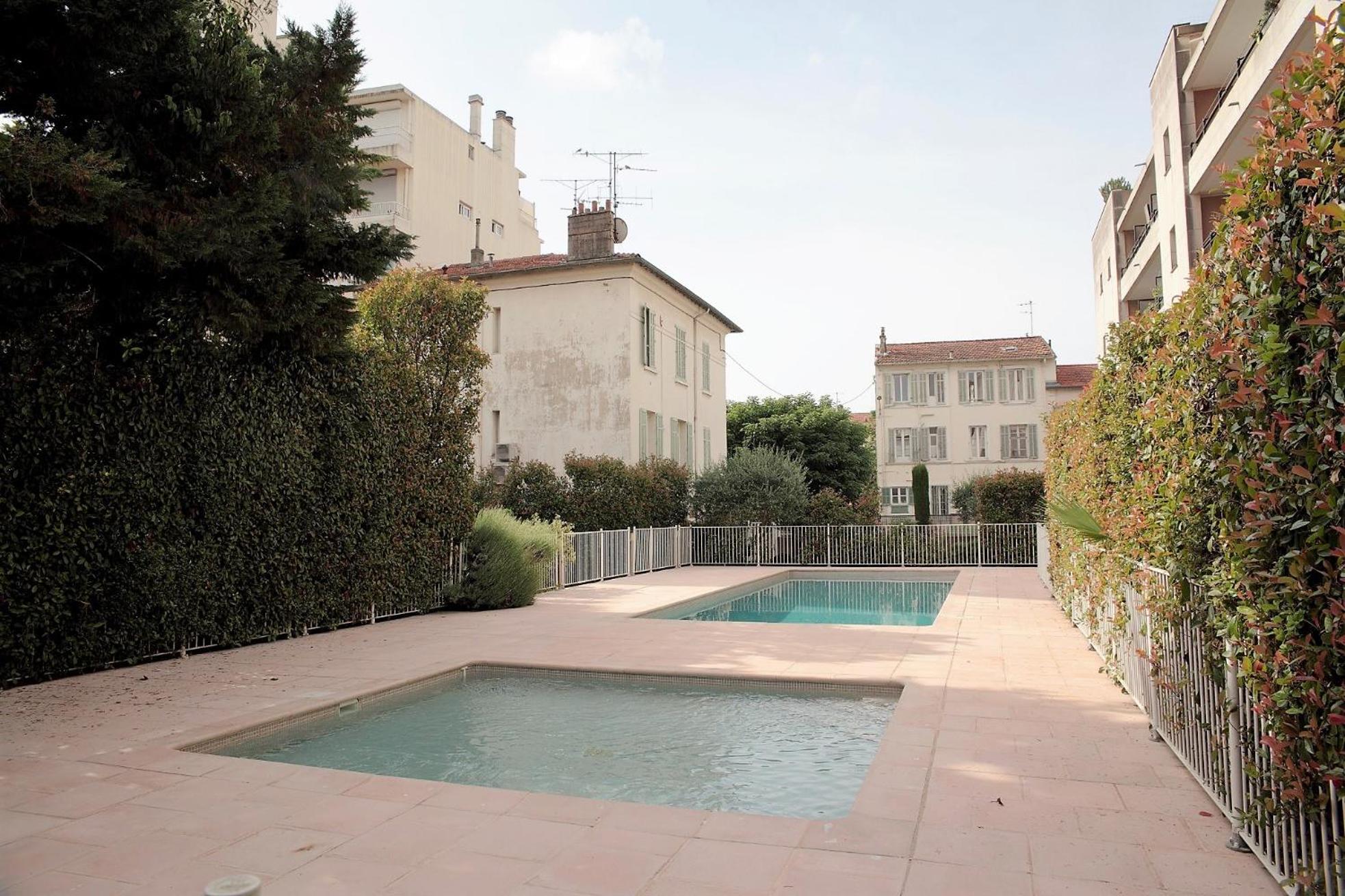T2 proche de la gare, à 10 minutes à pieds de la Croisette, piscine & parking dans résidence de haut standing photo 4