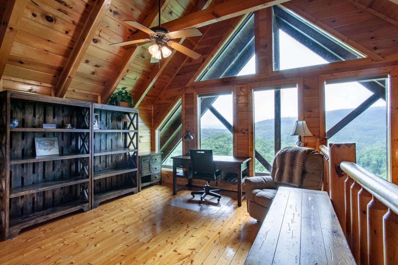 Rocky Retreat - MtnView,CommunityPool,TheaterRoom view 5