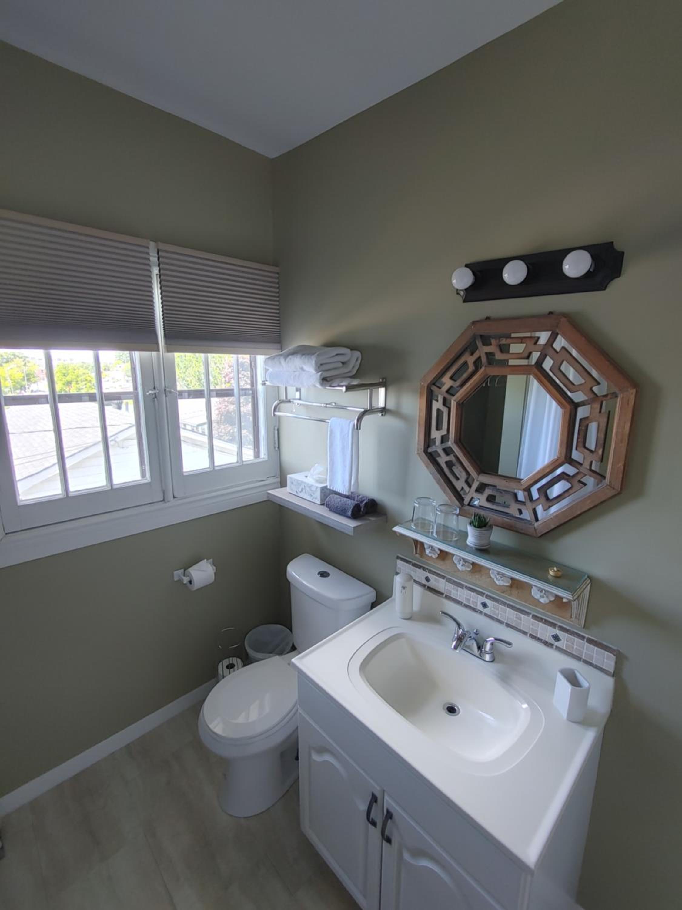 Gananoque Vacations - Stonewater Manor BB - Property Image 11