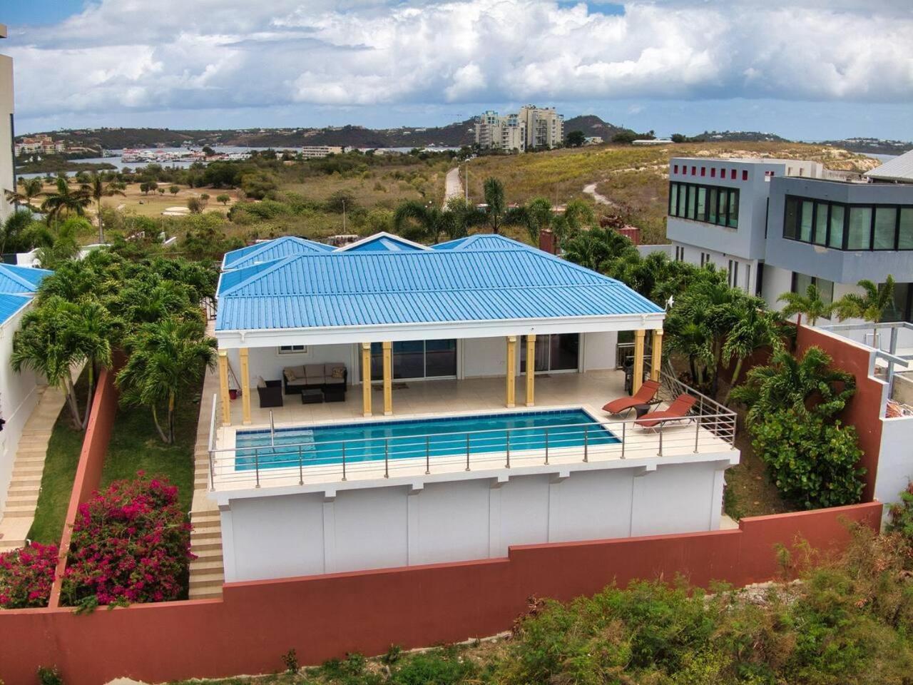 Charming 3-Bed Villa in Maho view 4