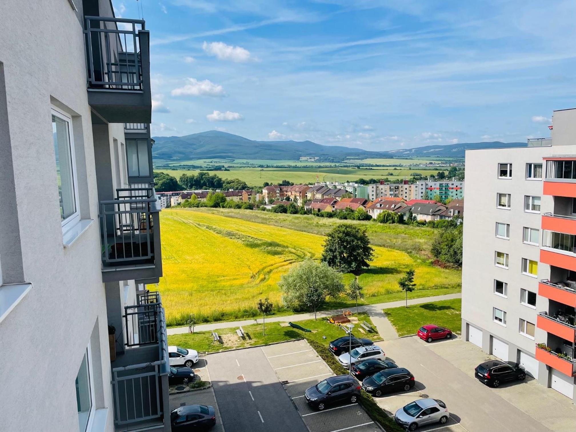 SGL apartment Liptovska with free parking view 5