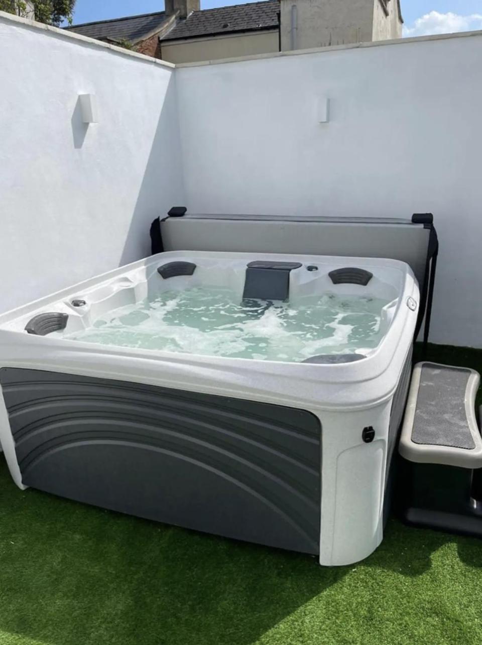 Gloucester Place Townhouse and Apartment Hot Tub! view 5