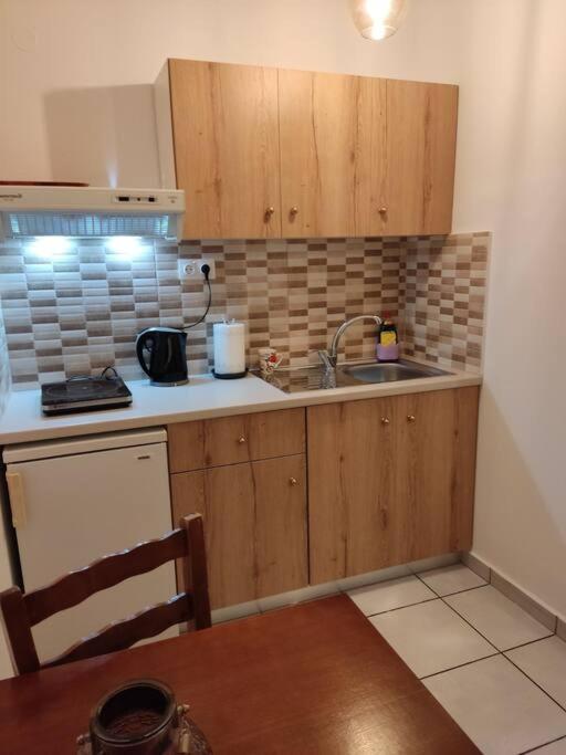 Chrysoula’s Convenient Triple Room with Yard photo 4