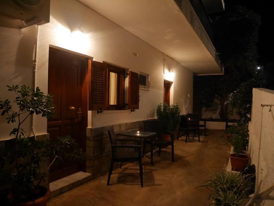 Chrysoula’s Convenient Triple Room with Yard photo 2