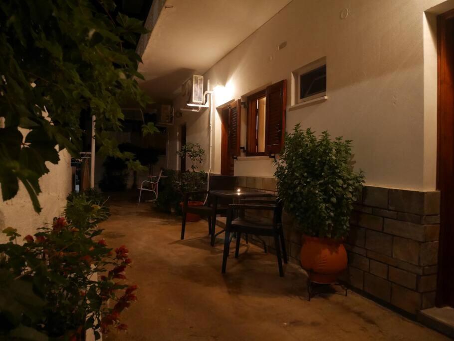 Chrysoula’s Convenient Triple Room with Yard photo 5