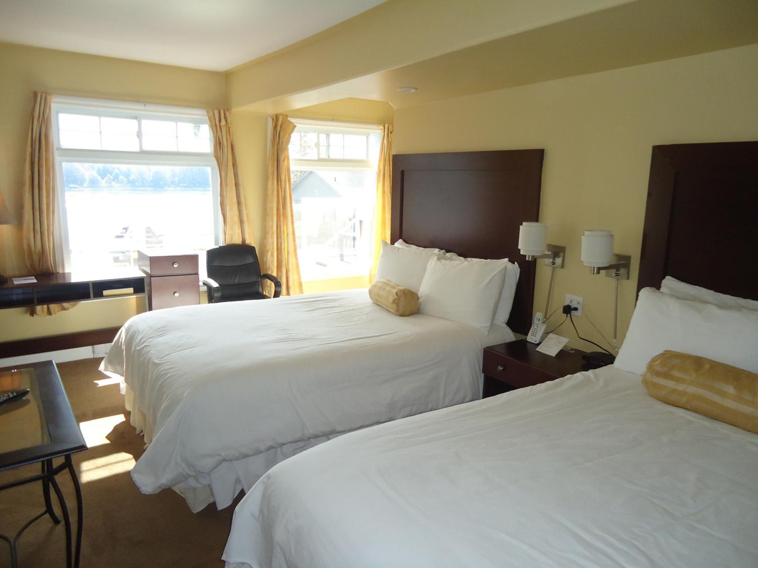 Bayside Inn & Waterfront Suites