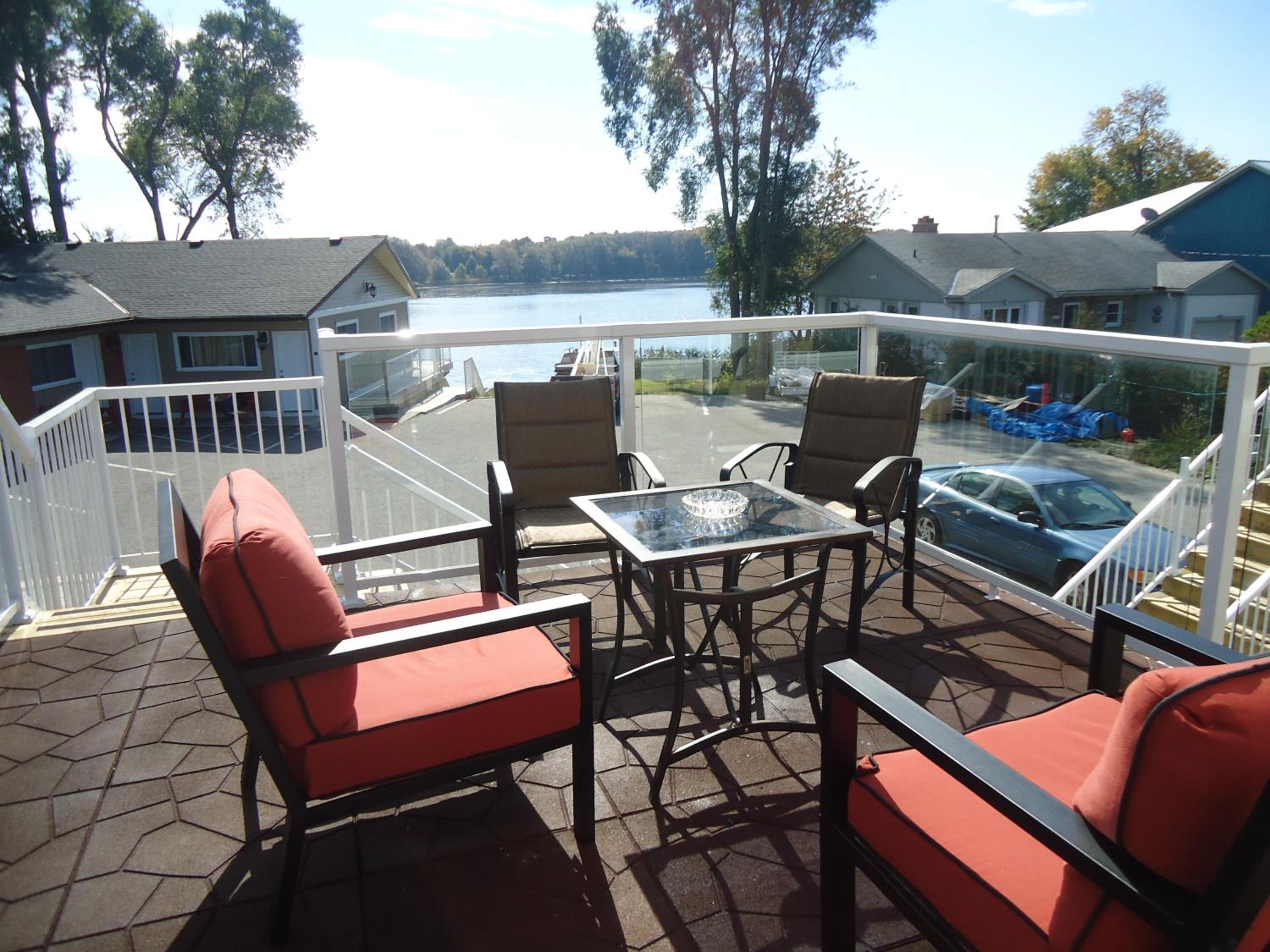 Bayside Inn & Waterfront Suites
