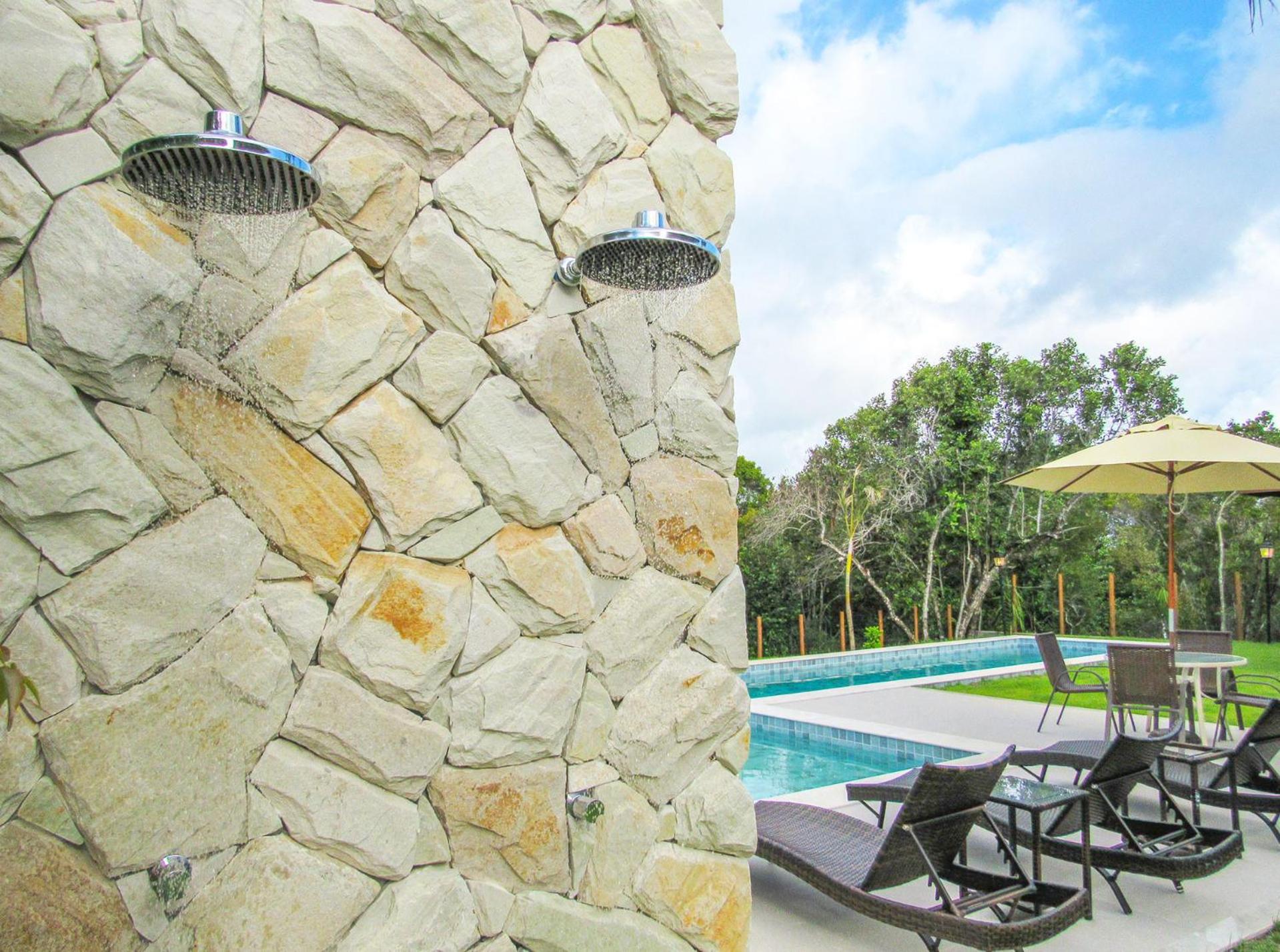 Casa incrivel c piscina e lazer Praia do Forte BA
