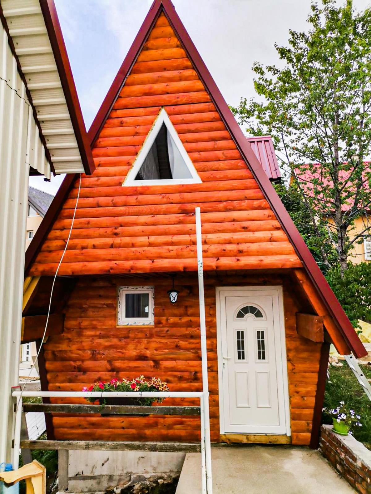 Hotel Holiday vikendica - Image 1