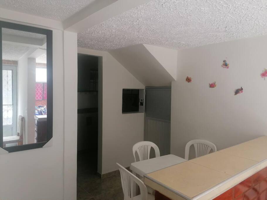 Bienvenido a tu segundo hogar a dos cuadras del centro recreaciónal lagos club comfatolima