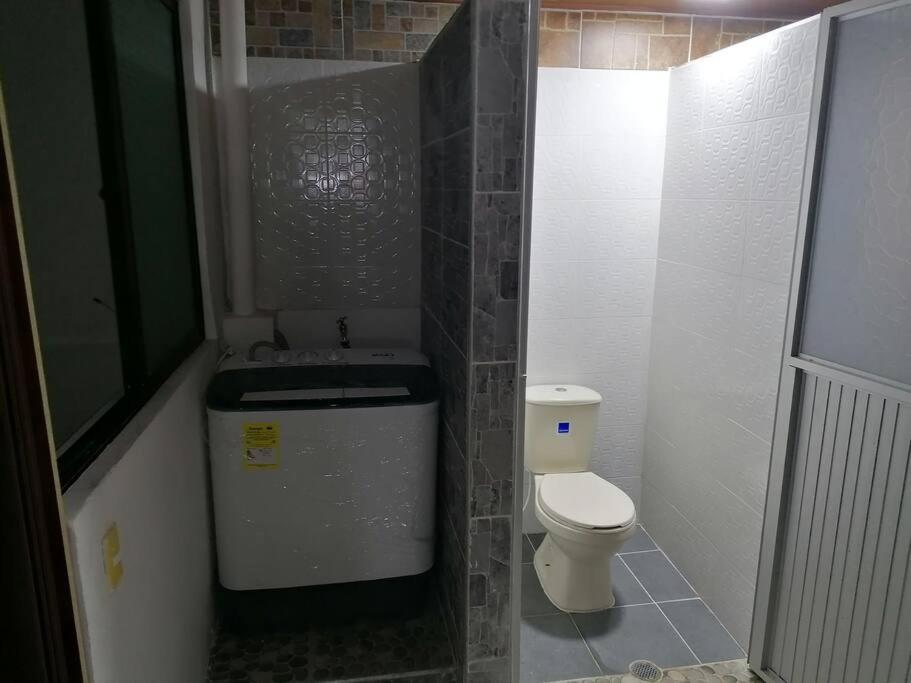Bienvenido a tu segundo hogar a dos cuadras del centro recreaciónal lagos club comfatolima