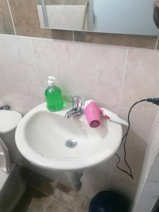 Bienvenido a tu segundo hogar a dos cuadras del centro recreaciónal lagos club comfatolima