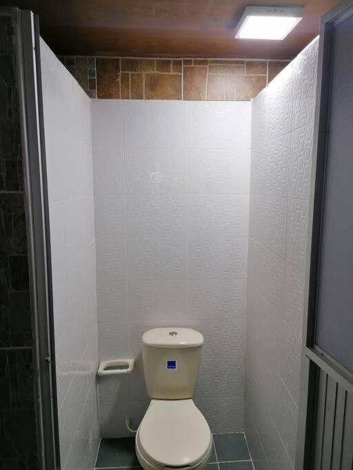 Bienvenido a tu segundo hogar a dos cuadras del centro recreaciónal lagos club comfatolima