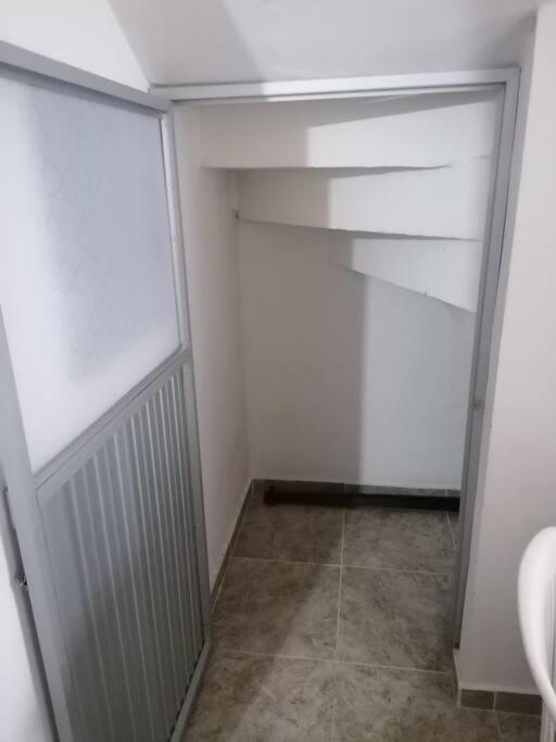 Bienvenido a tu segundo hogar a dos cuadras del centro recreaciónal lagos club comfatolima