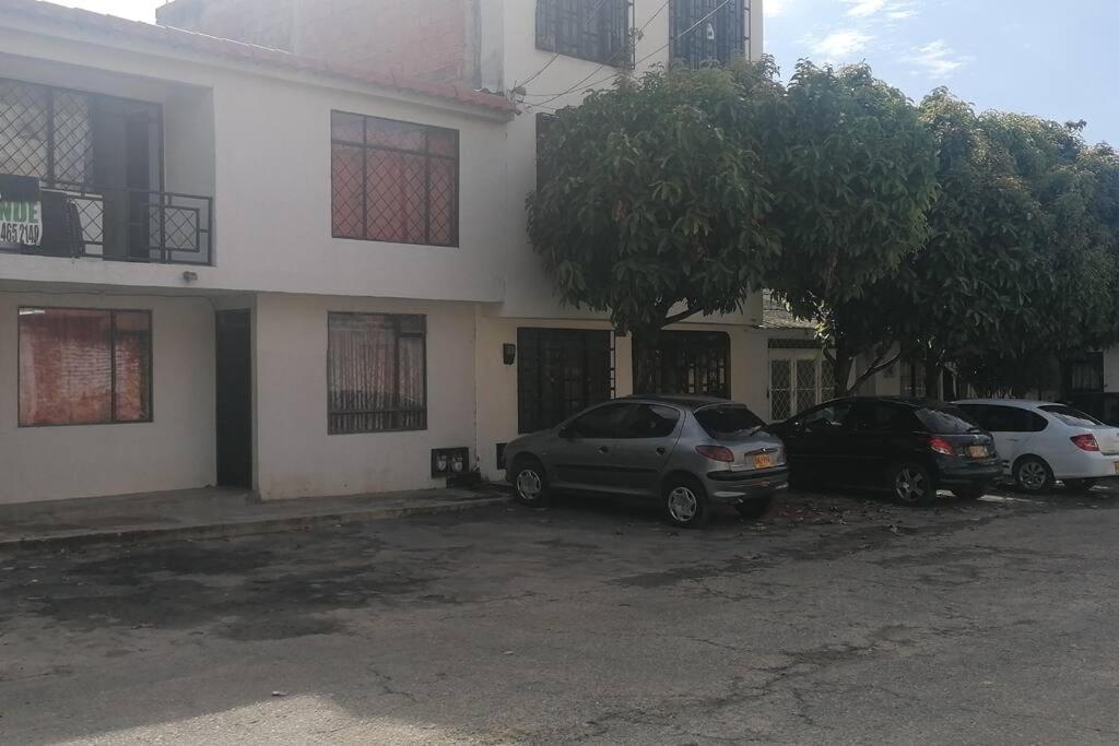 Bienvenido a tu segundo hogar a dos cuadras del centro recreaciónal lagos club comfatolima