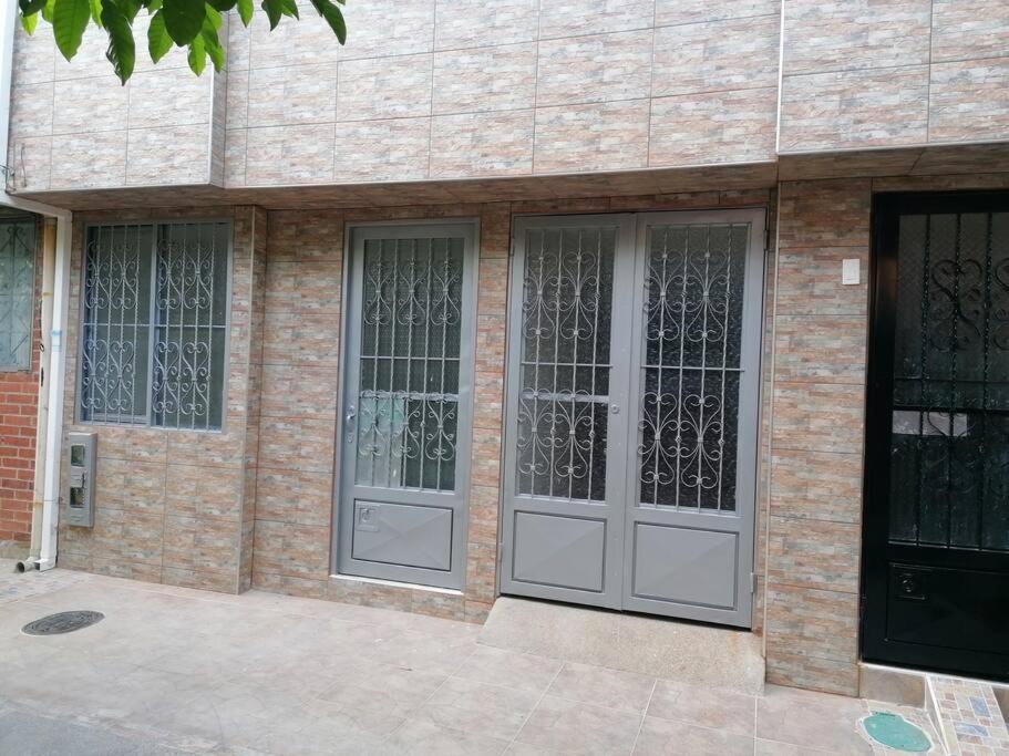 Bienvenido a tu segundo hogar a dos cuadras del centro recreaciónal lagos club comfatolima