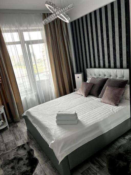 Romeo's Beachfront Apartment by LOFT, Hotel OPERA and White Tower view 3