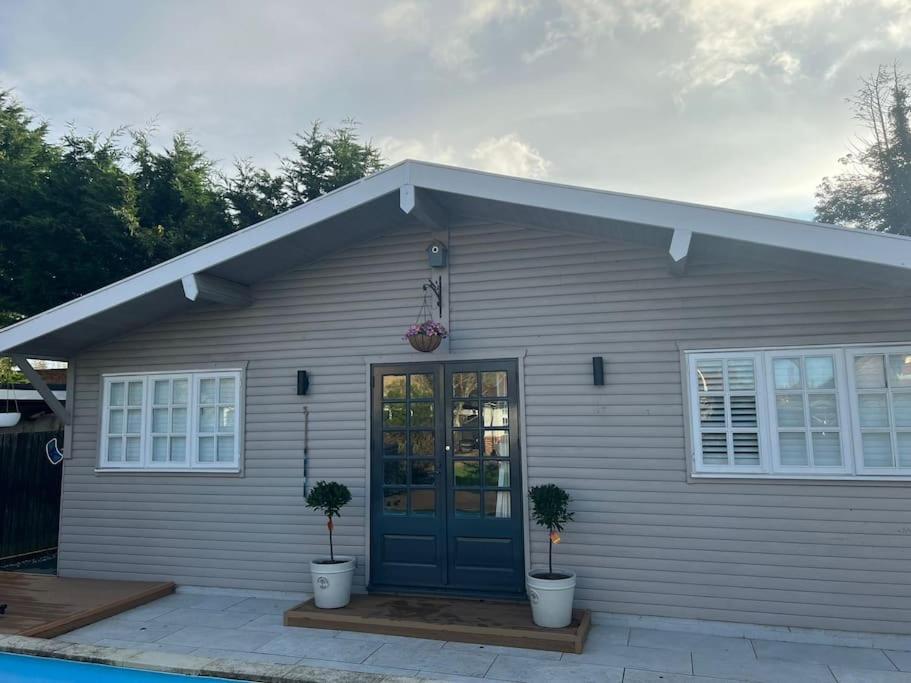 Unique one bedroom guest house with free parking view 3