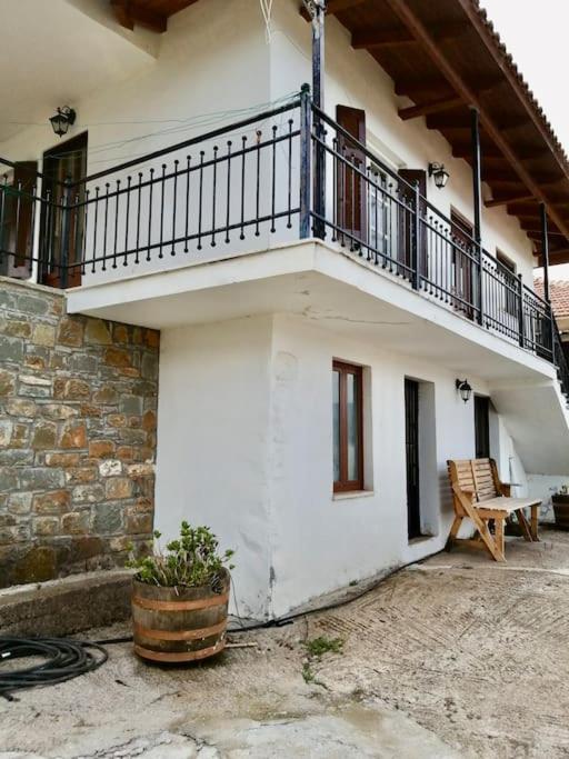 Anogeio - Traditional house in Tikhion view 3