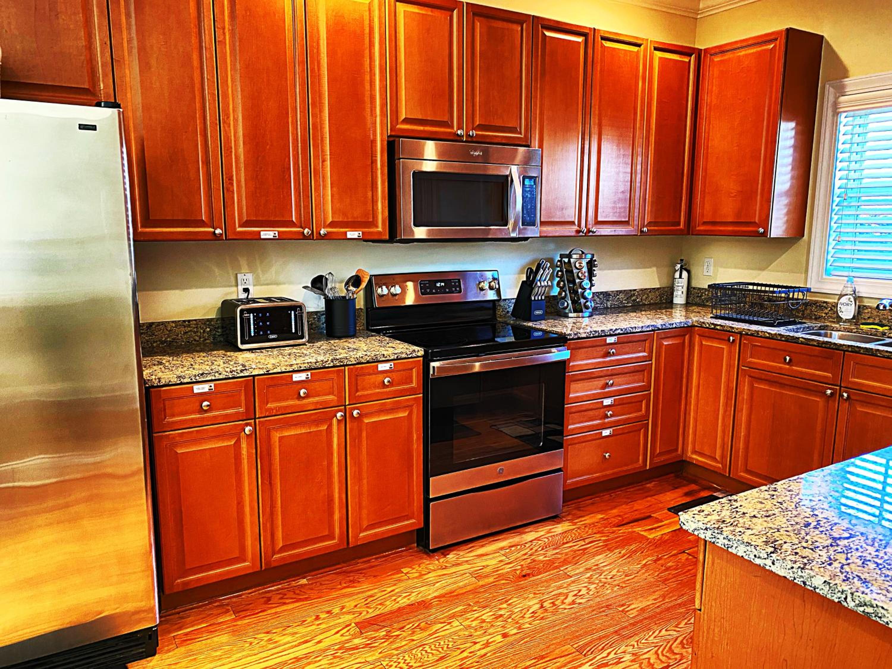 *Stylish* Luxury Suite Near Historic Downtown view 4
