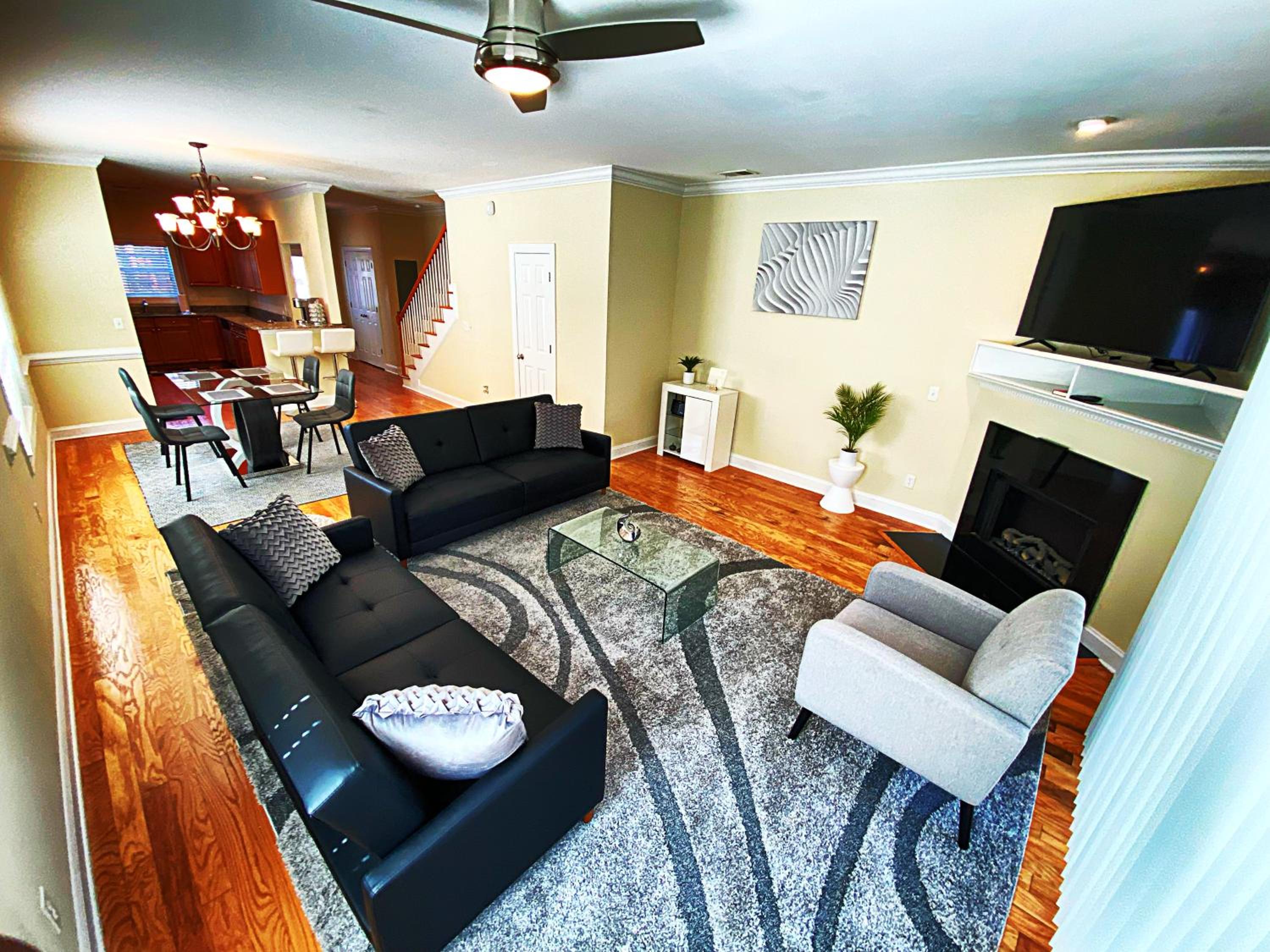 *Stylish* Luxury Suite Near Historic Downtown view 3