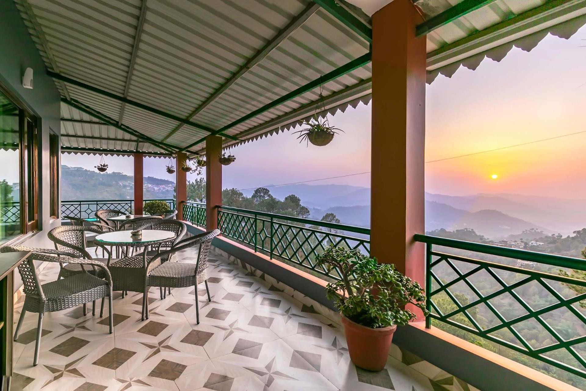 StayVista at Cecil Cottage - Himachali Colonial Hill Home, Kasauli Solan view 4