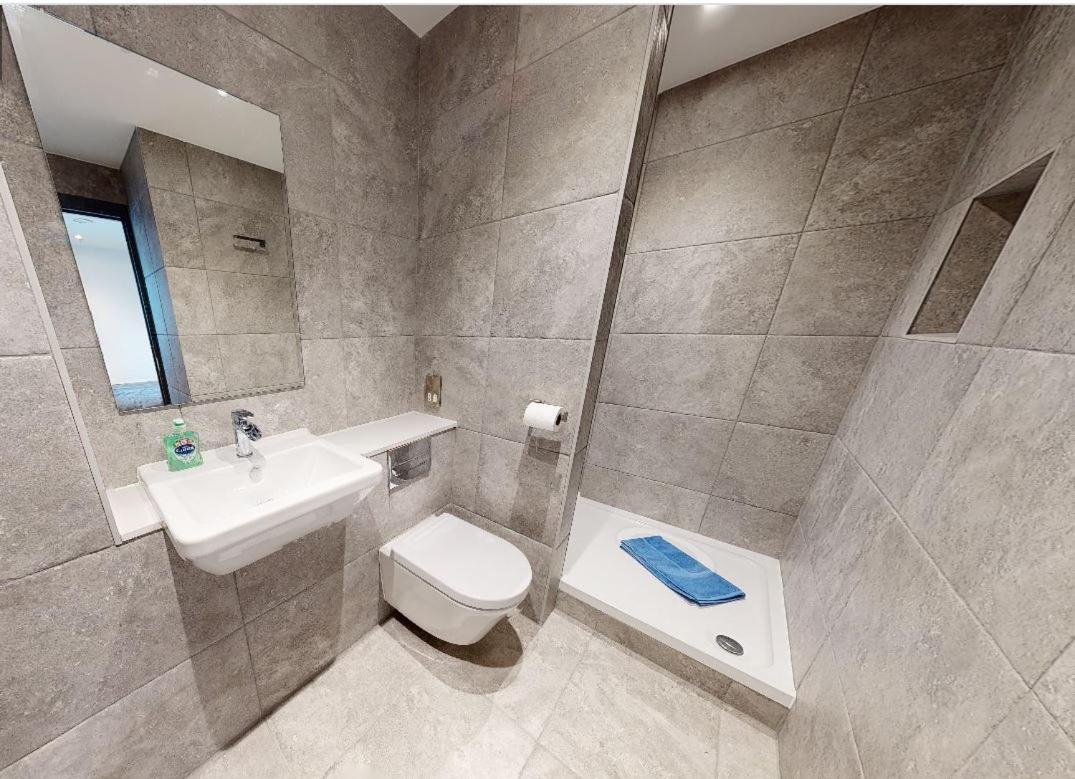 4 The View apartments Ilfracombe - Seafront, Parking, Lift, EV view 3