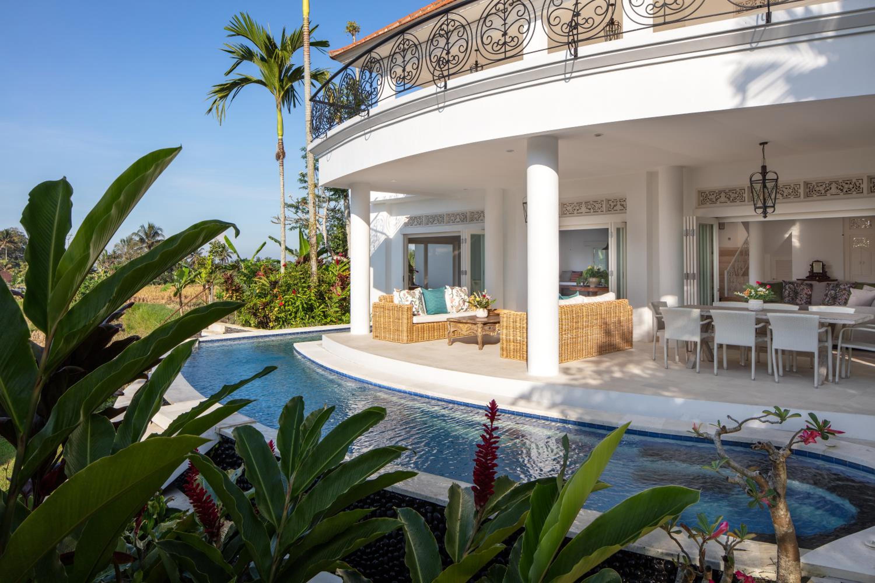 Villa Tau view 3
