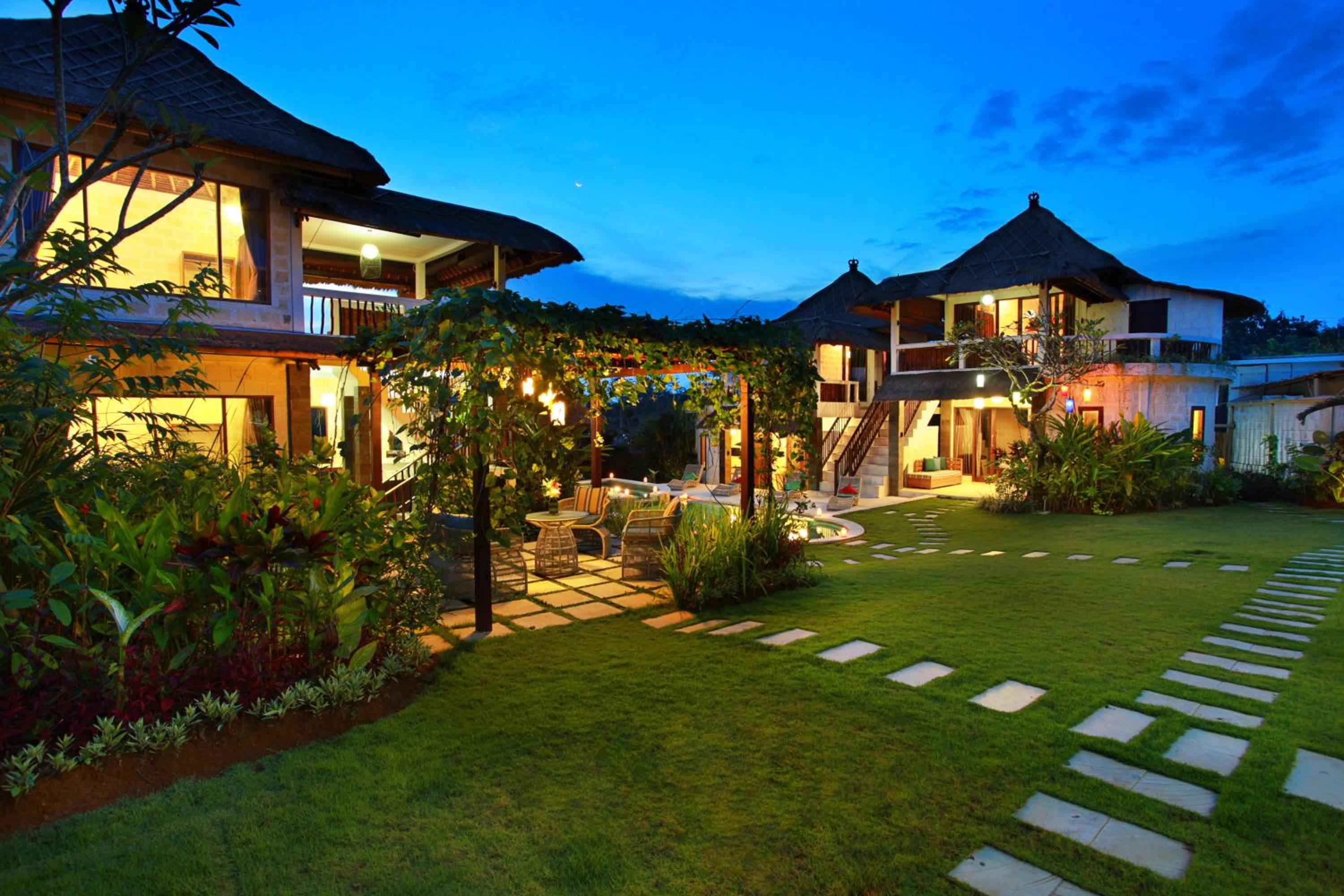 Hill Dance Bali American Hotel