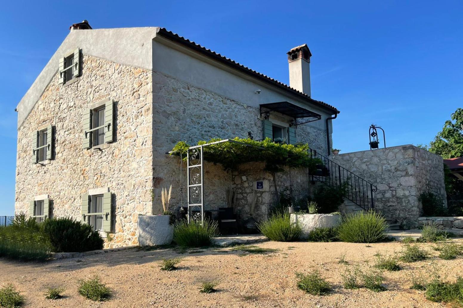 Stone House Rosuja view 3