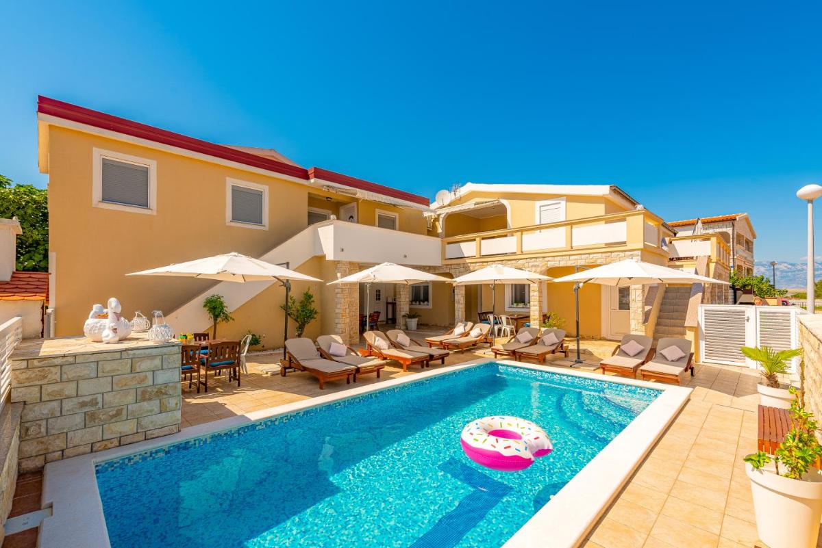 Hotel Villa Karmen - Poolhouse - Image 1