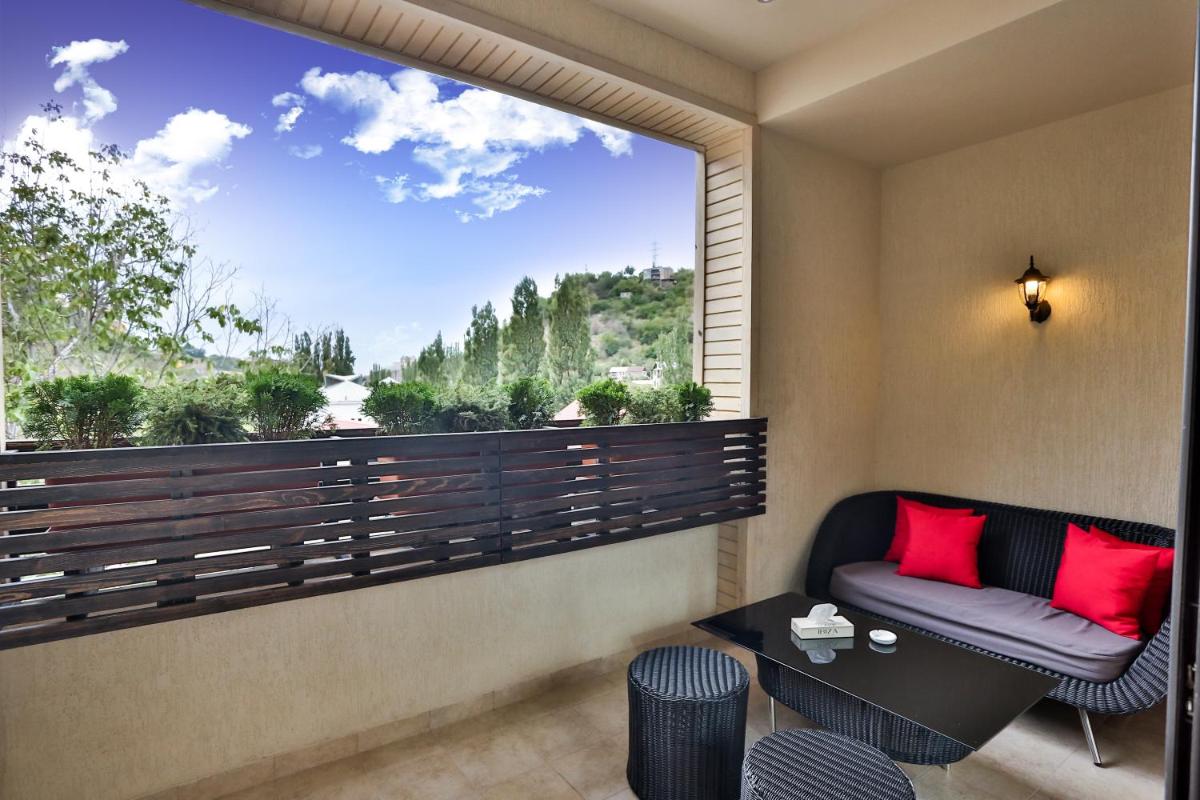 balcony