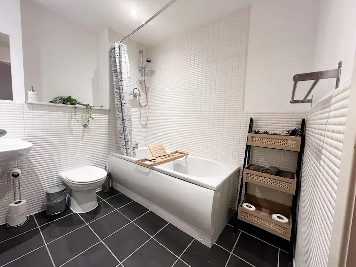 SECC&HYDRO BeAUTIFUL 2BR APARTMENT WITH FREE PARKING